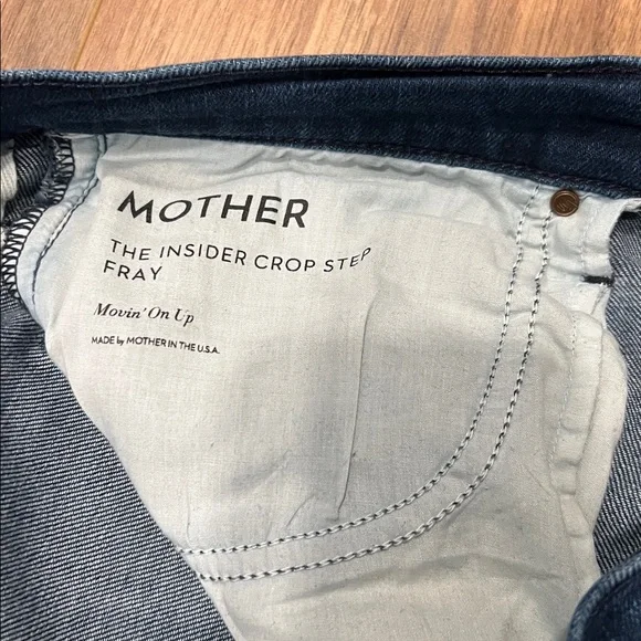 Mother The Insider Crop Step Fray Jeans in Movin On Up Size 31 - Picture 3 of 16